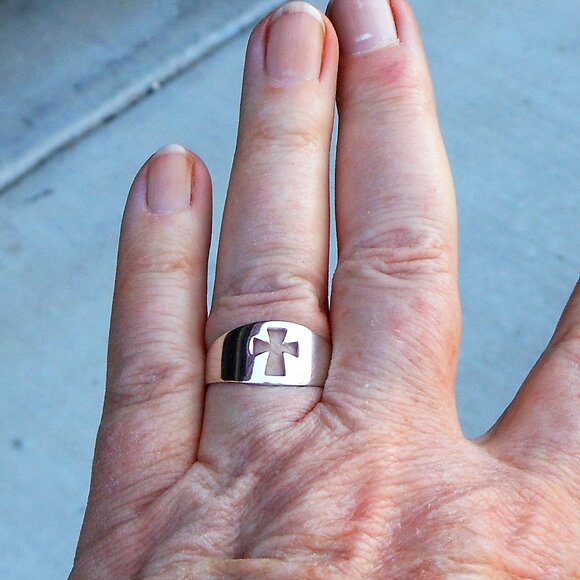 Sterling Silver Cross Ring Size 9  - Christian Cross Ring - Unisex Ring - Picture 5 of 8